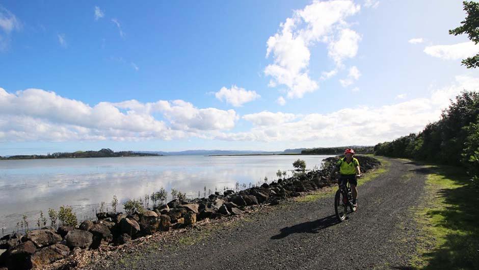 Relax, unwind, and explore Auckland’s hidden gems while riding on premium ebikes along the most scenic cycle paths and trails that Auckland has to offer!