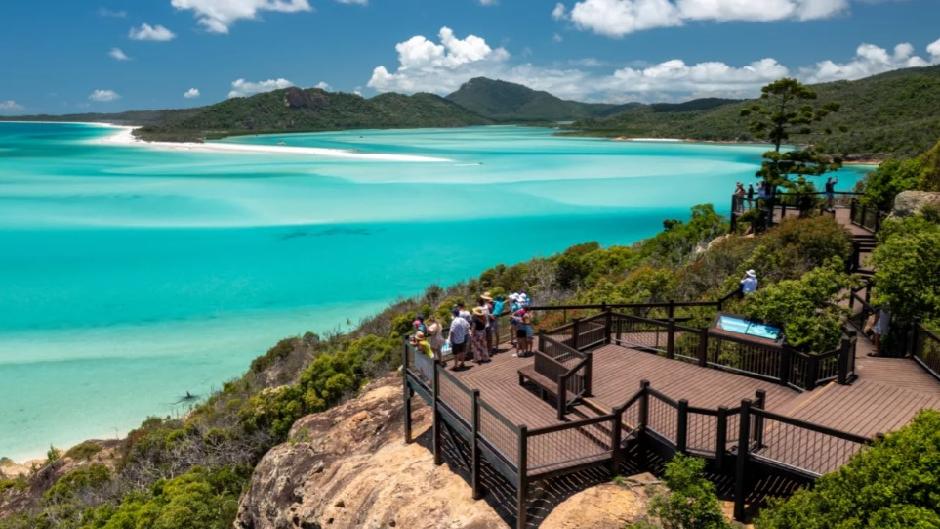 Experience the ultimate Whitsunday Islands cruise, visiting Whitehaven Beach and Hill Inlet on a scenic overload adventure!