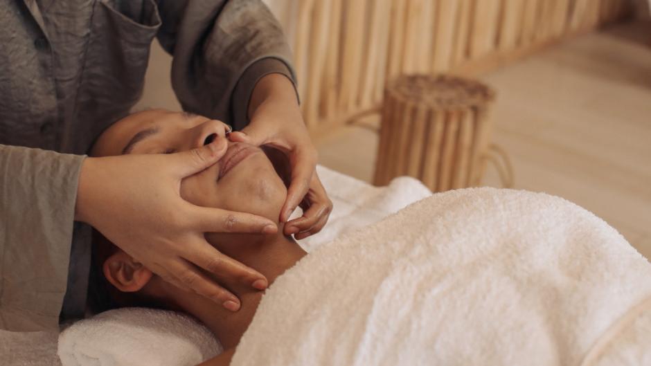 Treat yourself to some truly blissful and pampering moments with lavish facial treatments at Salt & Sea Day Spa!