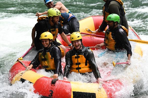 Boat rafting 