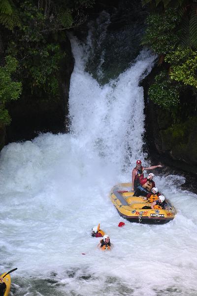 Six star river raft